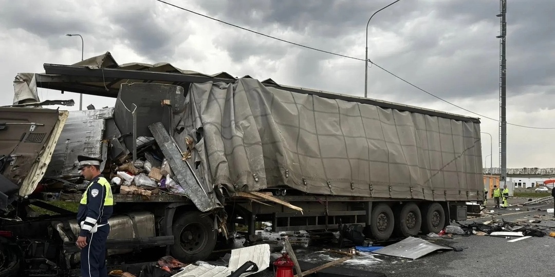 На трассе М-12 «Восток» при столкновении грузовиков погиб водитель