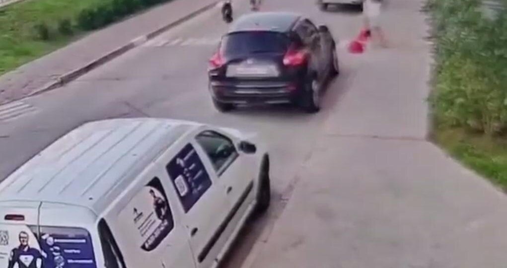 В Новосибирске неизвестный самокатчик сбил 5-летнего мальчика