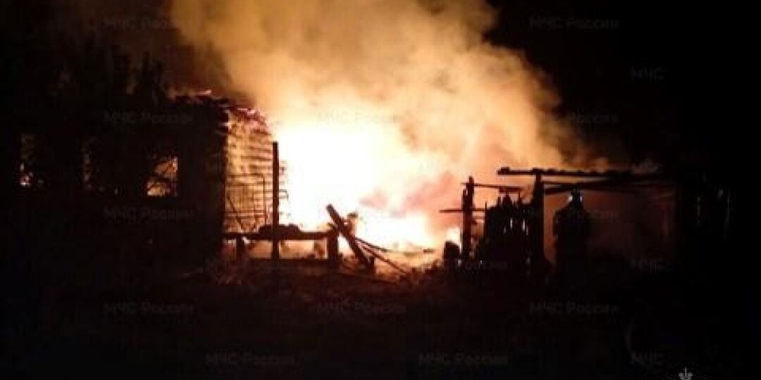 Пожар в Селивановском округе уничтожил дом, баню и гараж
