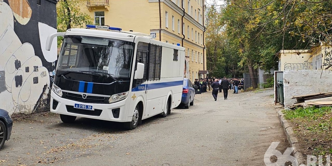 В Екатеринбург стянули сотни полицейских. Фото