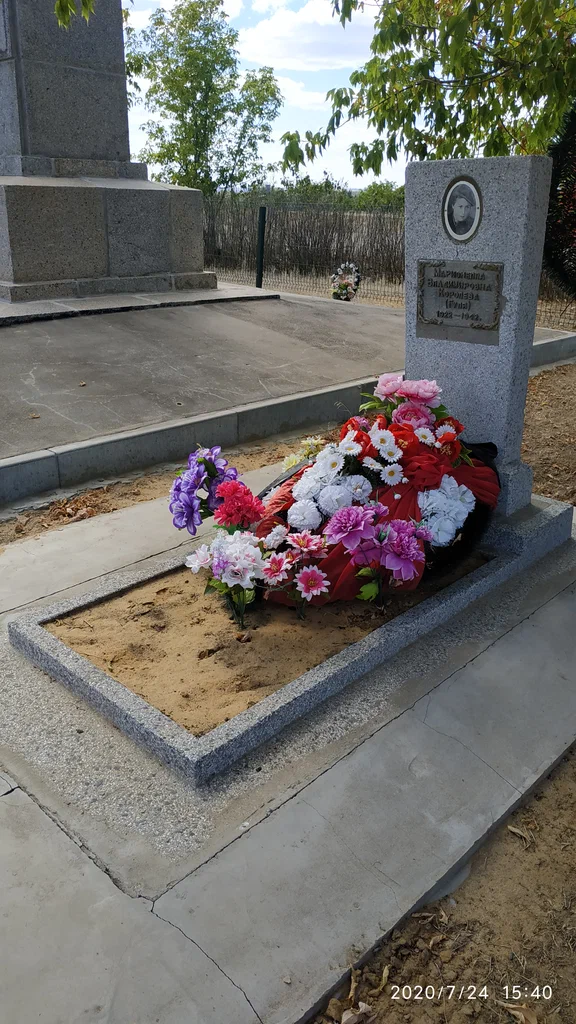 Могила Гули Королевой. Паньшинское сельское поселение, хутор Сакарка