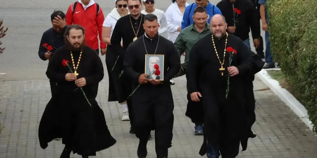 В Элисте завершился пеший маршрут «Дорога к Явлению: 17 километров веры и памяти», посвященный 80-летию Явления Христа Спасителя