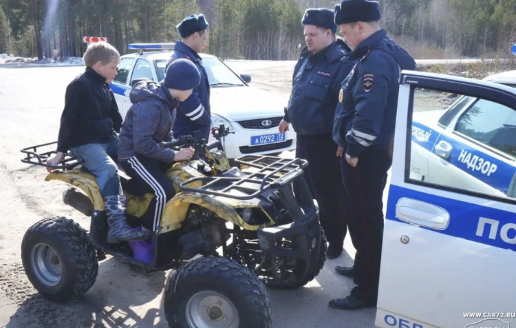 Полицейские на квадроцикле или эндуро вне дорог: инструкция по выживанию в полях