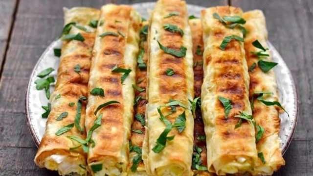 Лаваш — это палочка-выручалочка на кухне. Из него можно приготовить быстрый, сытный и очень вкусный завтрак буквально за 10 минут.
