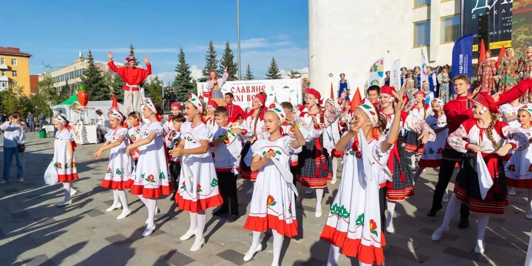 В День национального костюма в Уфе прошел фестиваль «Славяне XXI века»