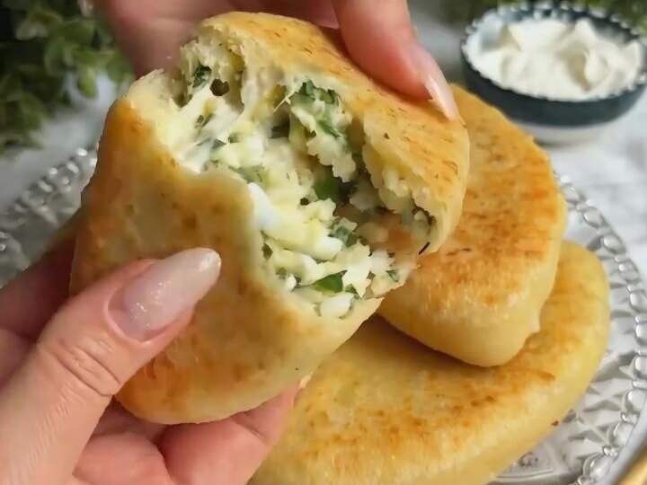 Больше не связываюсь с дрожжами: показываю, как приготовить пуховые пирожки на творожном тесте (начинка не вываливается)
