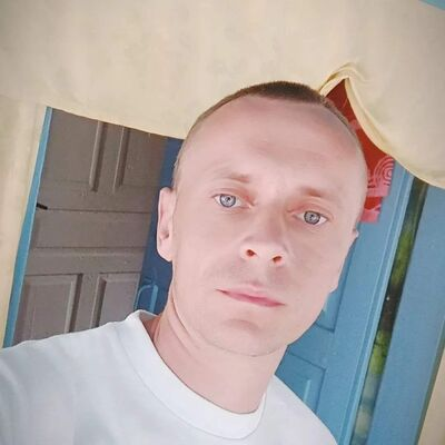 Разница в тринадцать лет казалась мне удачей. Пока я не понял, что живу по расписанию, которое она составила ещё до нашего знакомства