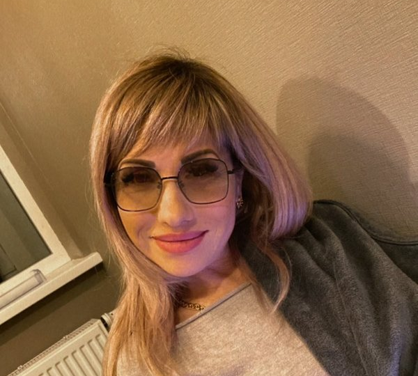 Мужчина стоял у моего подъезда и просил чаю не потому, что хотел пить — а потому что боялся собственной пустой квартиры