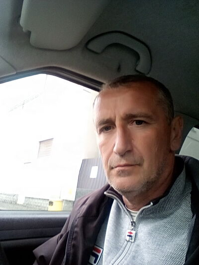 Он спросил про мою квартиру раньше, чем про моё имя — и это, пожалуй, было самым честным моментом всего вечера