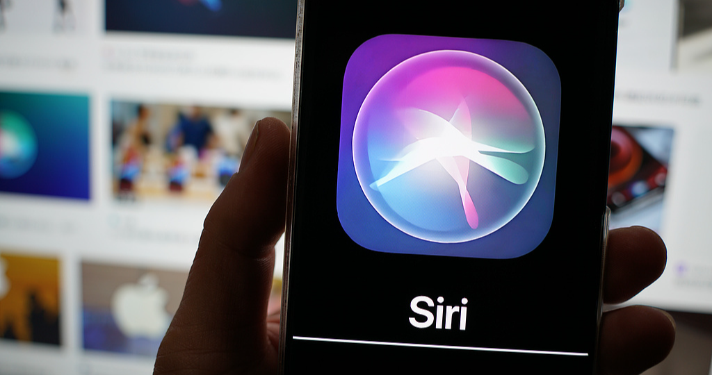 Apple ведут переговоры с медиа о покупке новостей для обучения и работы умного помощника Siri