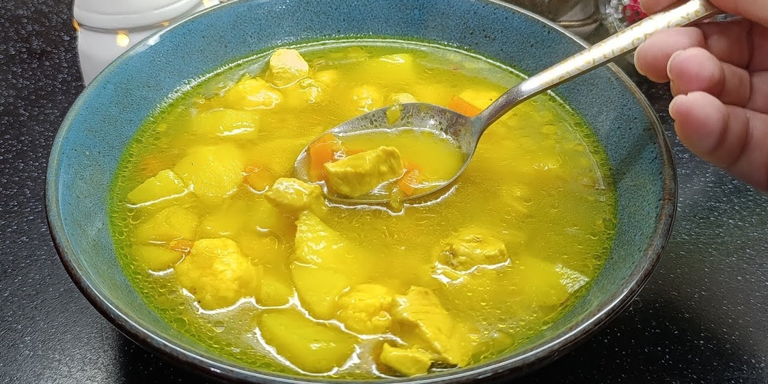 Куриный суп можно приготовить совсем не скучно: 5 вариантов на каждый случай 🍲