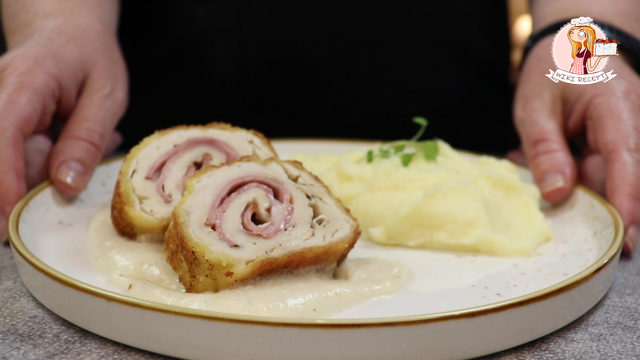 Я была просто в шоке! Разрезала эти рулетики из курицы и… они были такие сочные!