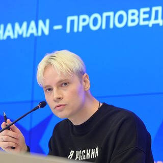 «Нам есть чему у них поучиться»: Shaman отдал свою одежду замерзшим детям на КВН в Туле