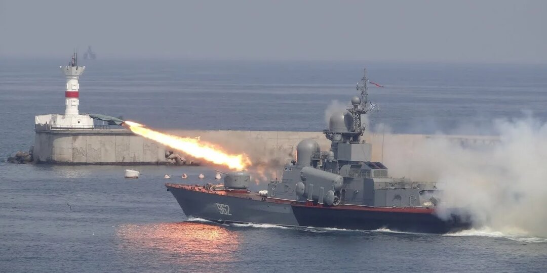 «Укусить медведя»: почему наш «Москитный флот» — это искусство побеждать вопреки здравому смыслу
