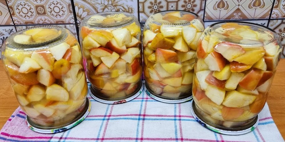 Яблоки в собственном соку на зиму: простой рецепт, который позволяет сохранить вкус свежих яблок