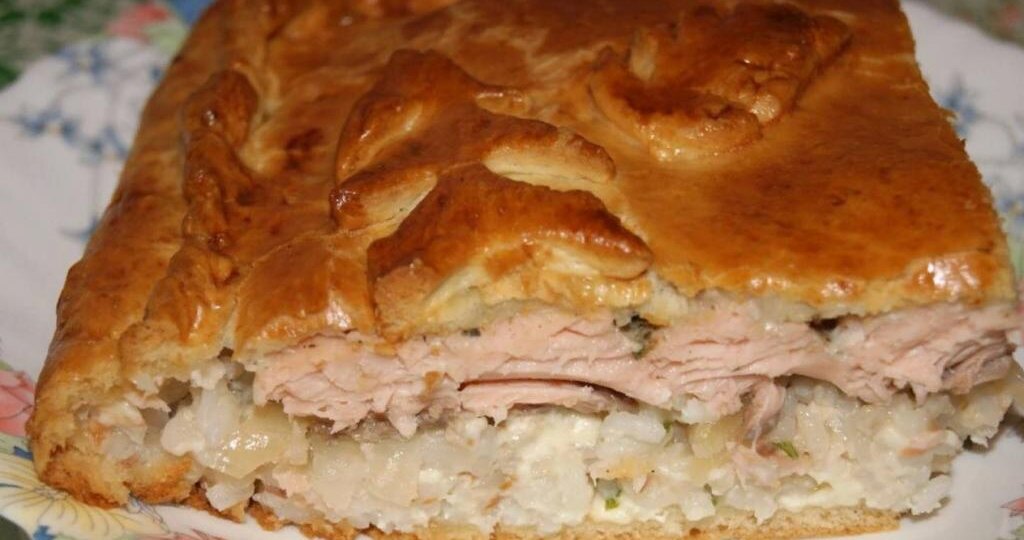 Рыбный пирог «Как у свекрови» (дрожжевой, с сочной начинкой)