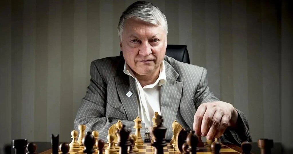 От шахматного трона до Госдумы: сколько заработал Анатолий Карпов и как выглядит его квартира