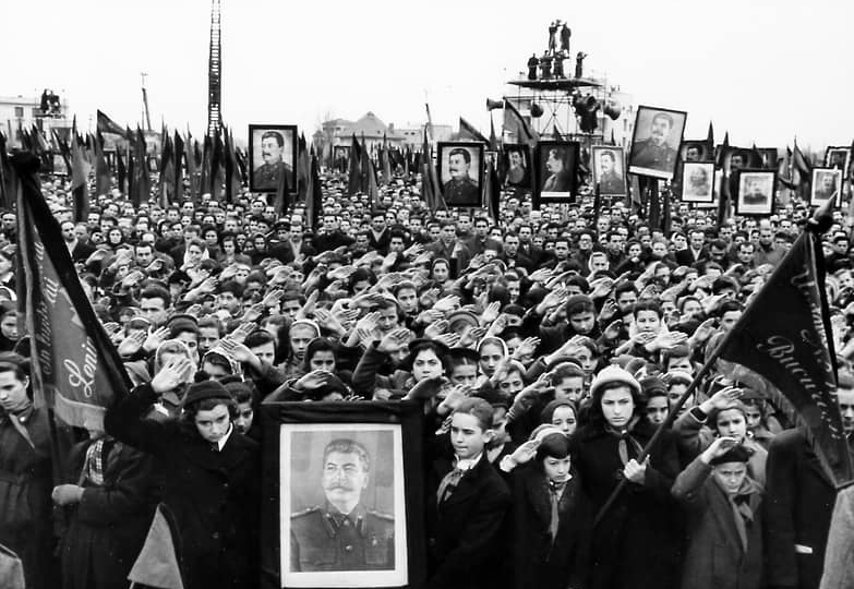 «Вождь лежал без помощи»: Что на самом деле произошло в ночь смерти Сталина