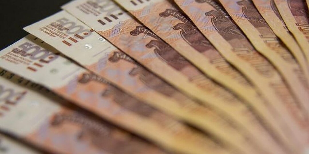 Мошенник нанял курганца, чтобы тот забрал у югорчанки почти 10 млн наличными. Курьера поймали