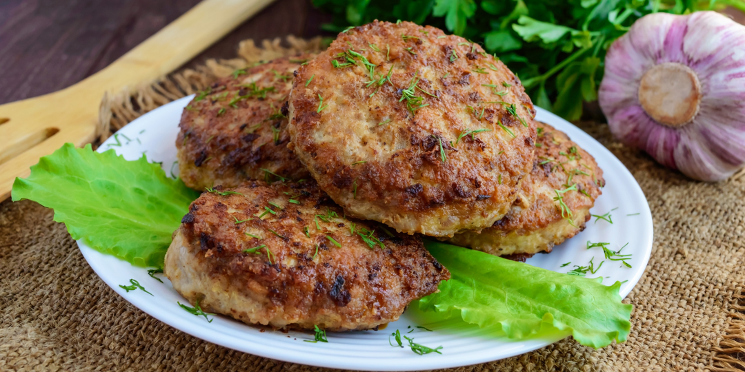 Секрет сочных котлет: как выбрать правильное мясо и почему дорогая вырезка только испортит блюдо