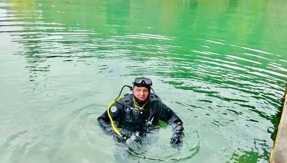 Уфимские водолазы МЧС ныряли в холодный источник и испытали подводного робота