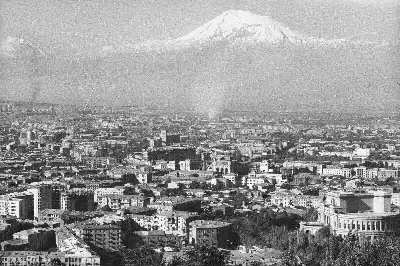 Подвиг Шаварша Карапетяна: 50 лет героическому спасению десятков людей