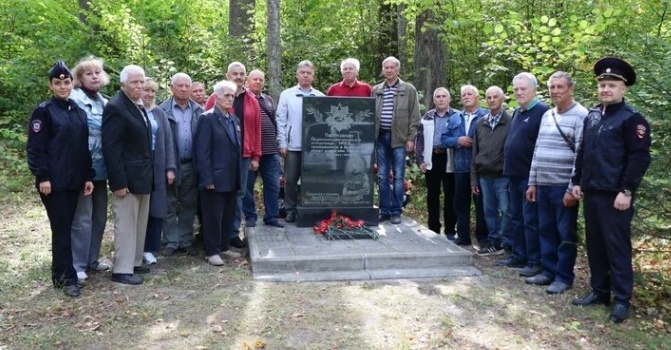 В Брянске проведена реконструкция землянки партизан - сотрудников ОВД