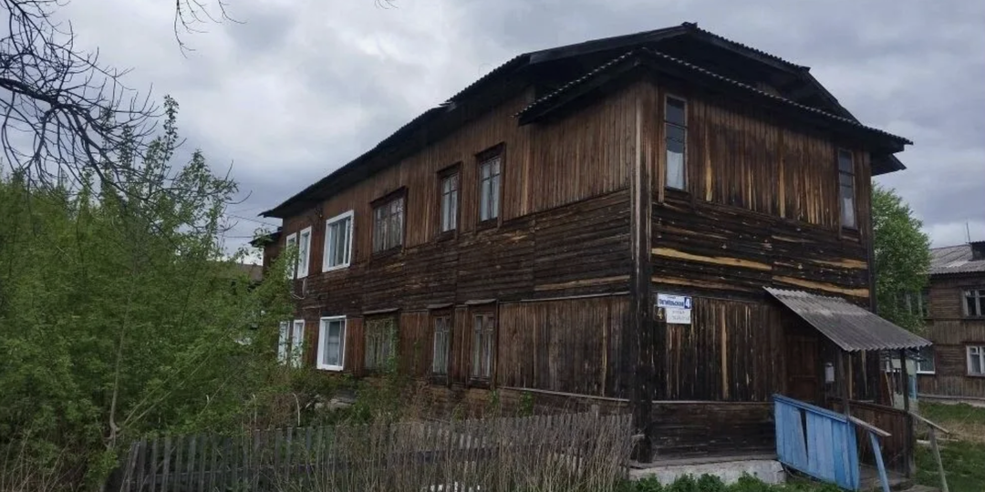 Трёхкомнатная квартира в деревянном бараке на Урале