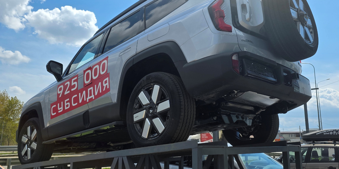 Заглянул под новый российский внедорожник Deepal G318, а потом зашел в автосалон