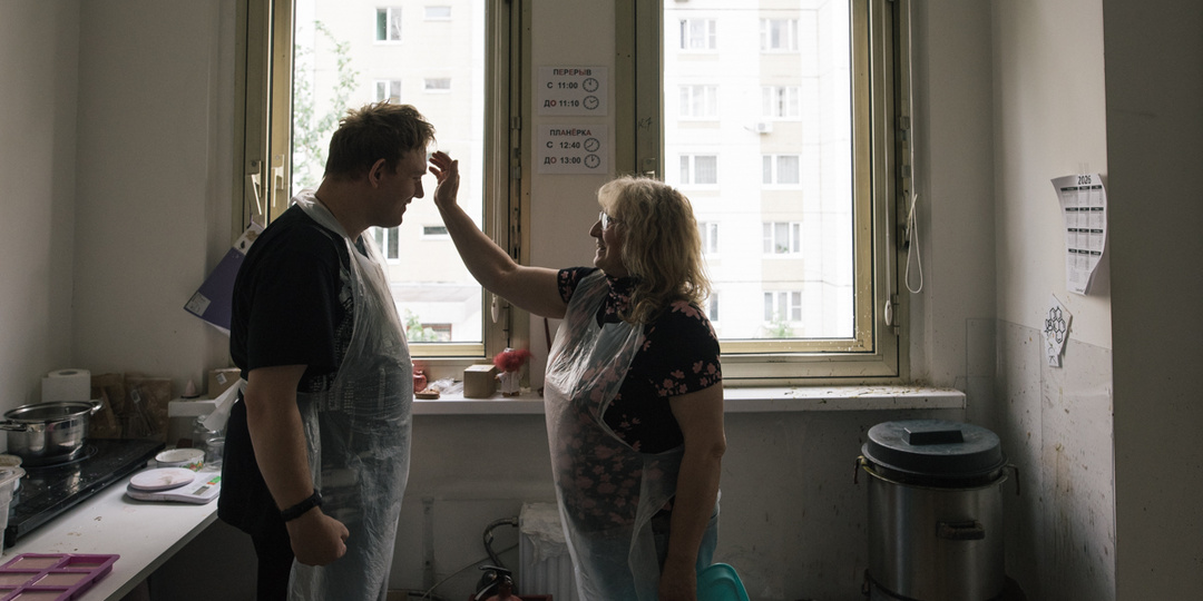 «Не стесняйтесь своего ребенка»: как одна мама трудной судьбы стала «мамой Ирой» для десятков людей с разными диагнозами
