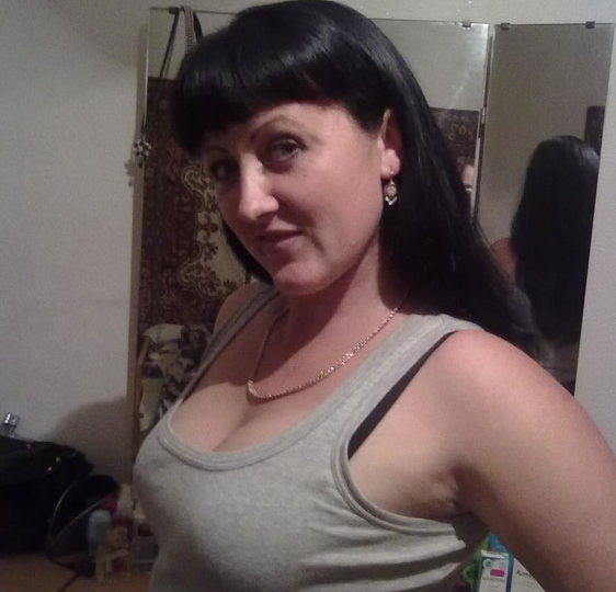 "Ты записалась на групповую терапию? Может, ещё в секту вступишь?" — усмехнулся муж, увидев флаер на холодильнике