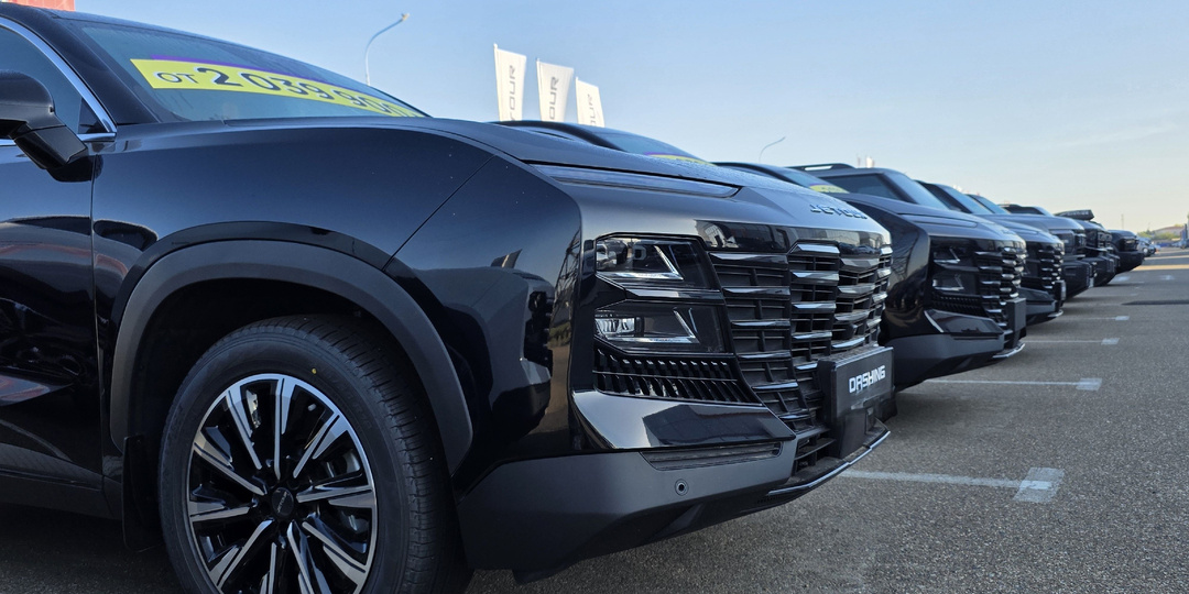 Зашел в автосалон, выкатили Jetour Dashing — узнал то, о чем молчат в обзорах