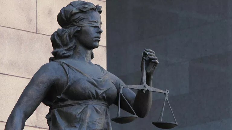 60 тысяч чиновников осуждены за коррупцию за 5 лет. Рассмотрим новость с классовых поциций