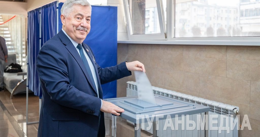 Депутат Госдумы Виктор Водолацкий проголосовал на парламентских выборах