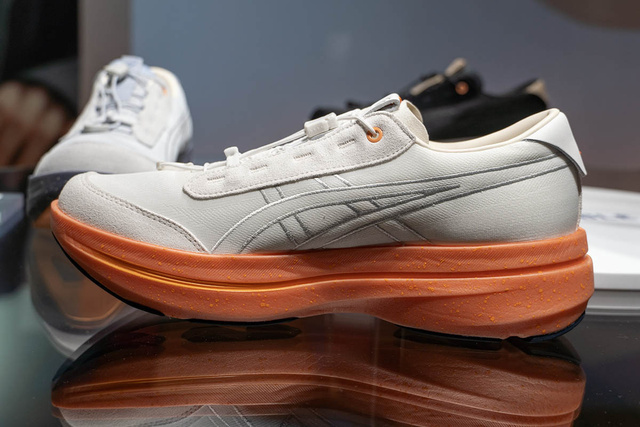 ASICS выпустила MOON AMBLE — флагманские кроссовки для ходьбы