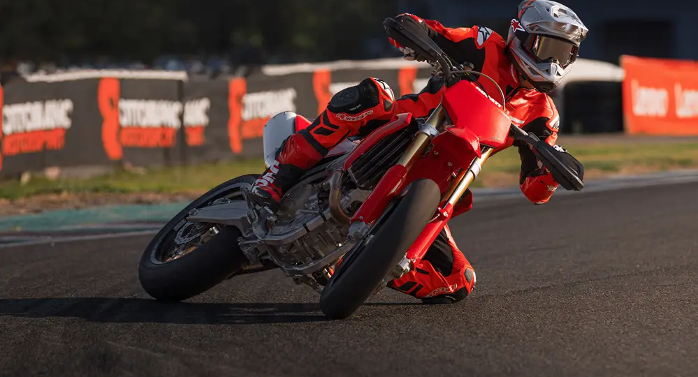 Ducati выпустила мотоцикл Desmo450 SM, на котором нельзя ездить по улицам