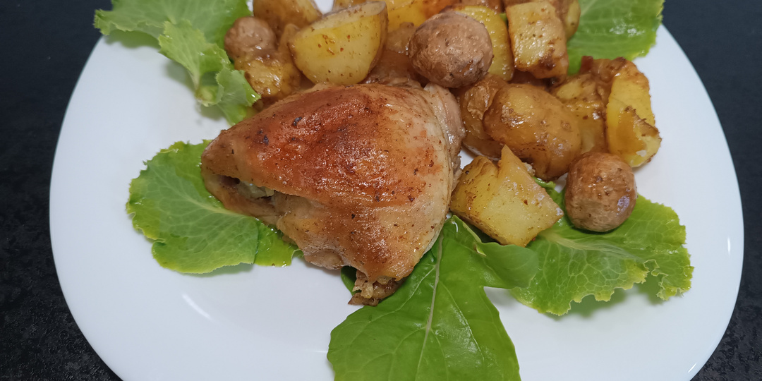 Запеченная курица с картофелем и грибами