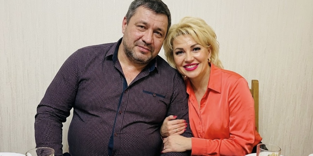 Дама заставила друга сменить имидж. Он терпел, пока на празднике не услышал ехидный комментарий. Даже "поддержка" женщины его не спасла