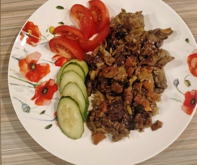 Куриная печёнка с грибами: быстрый рецепт для обеда или ужина