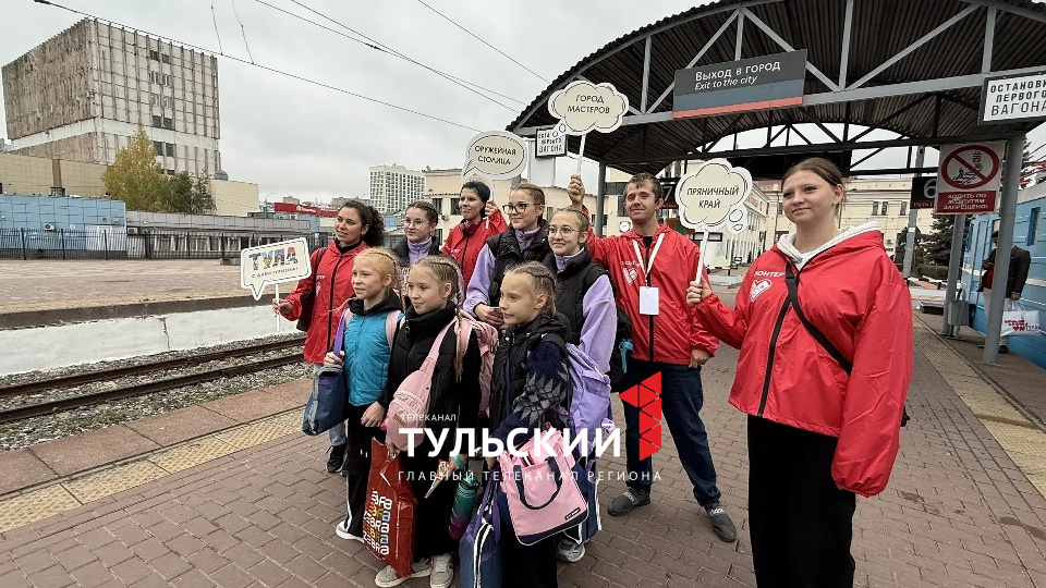 Пассажиров утренней "ласточки" из Москвы в Туле встретили с подарками