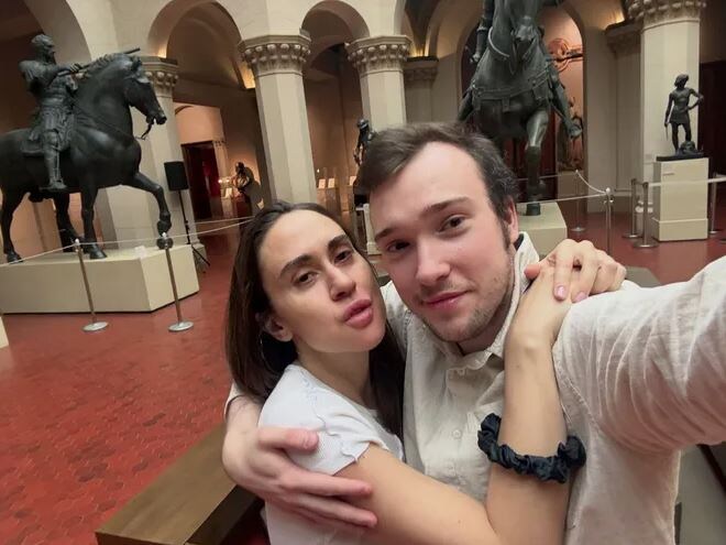 "Мы продвигаем творчество Тани, об деньгах не думаем," - бескорыстный жених Татьяны Плаксиной Артём Москвин о финансовых трудностях.