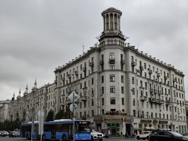 Шляюсь по Москве (мрачное утро).