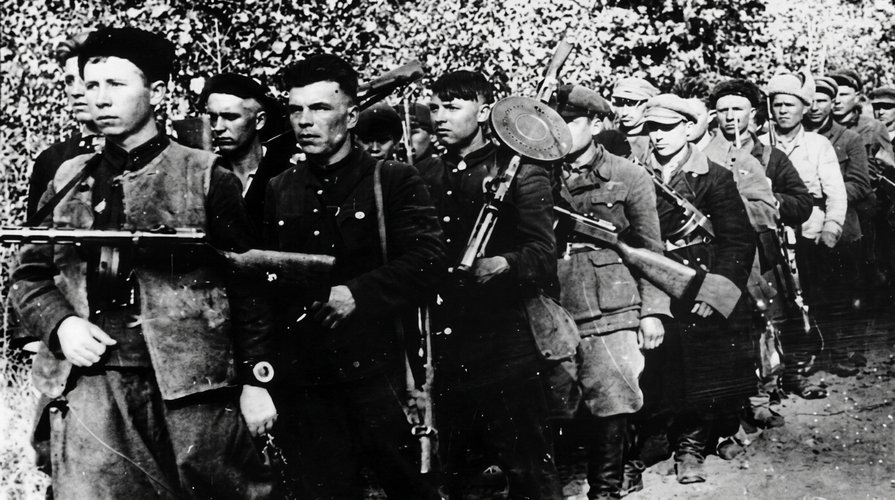 Его выгнали из НKVД в 1939-м. А в 1941 он создал самый смертоносный партизанский отряд, которого немцы боялись больше чем Красную армию