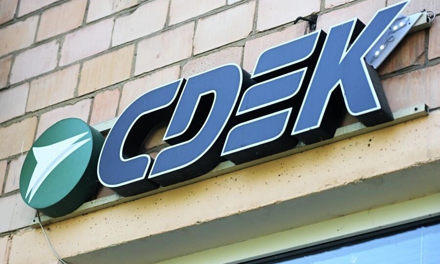 СДЭК начал продавать кофе и батончики под своей маркой