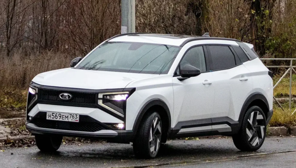 "Панораму инженеры видели впервые!". В России стартовали продажи Lada Azimut: что новинка получила от "китайцев", а что сделали сами