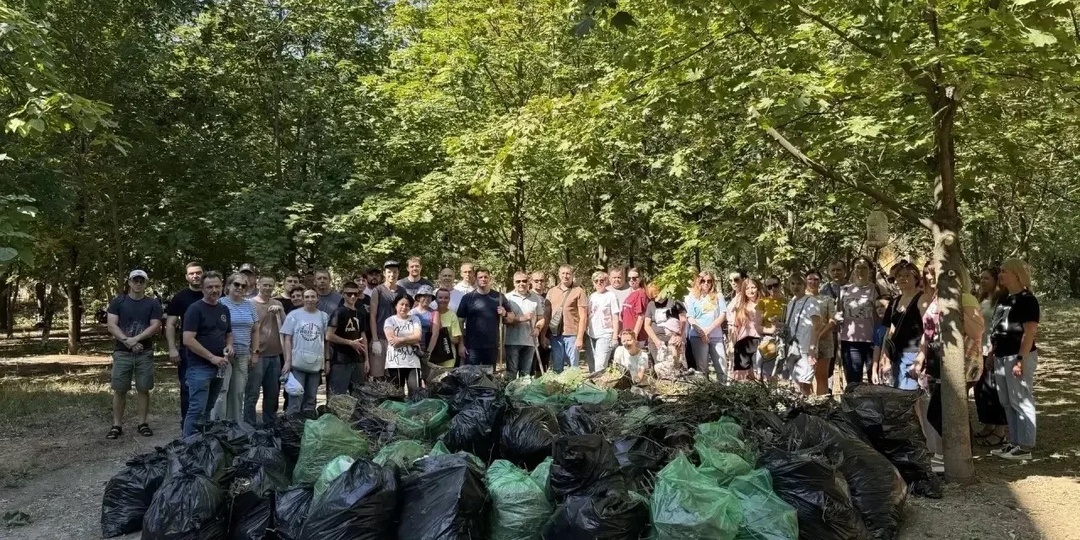 Осенний субботник прошёл в Ростове