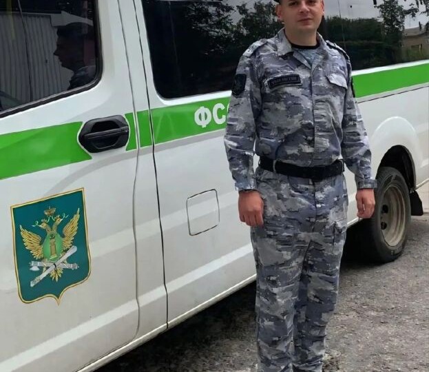 Воронежский пристав потушил машину, загоревшуюся во время атаки БПЛА