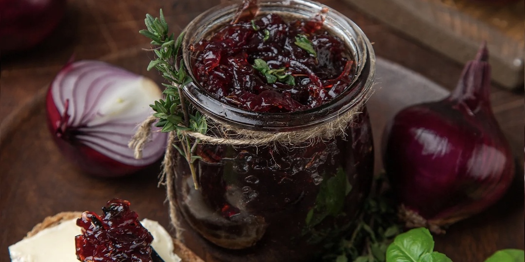 «Варенье из лука? Не спешите удивляться — с сыром это невероятно вкусно»