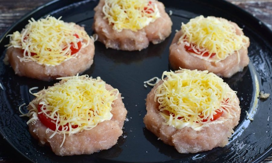 Мясные гнёздышки с сыром: уникальный рецепт, который удивит даже искушённых гурманов