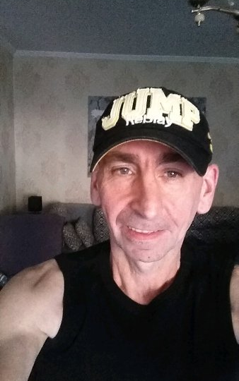 «23 пункта — это вы не мужа ищете, а подрядчика». Мужчина (54 года) выслушал мой список до конца, а потом достал плотницкий карандаш